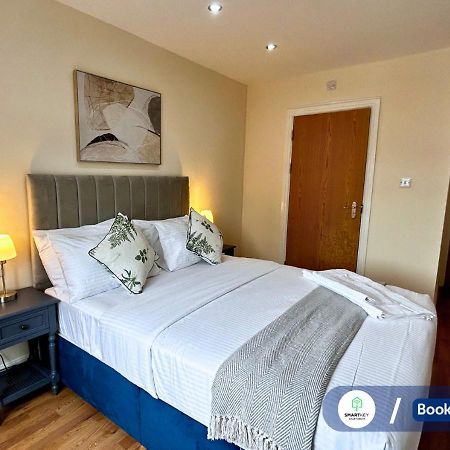 Modern 2 Bed 2 Bath Apartment Free Parking Watford  Exterior photo