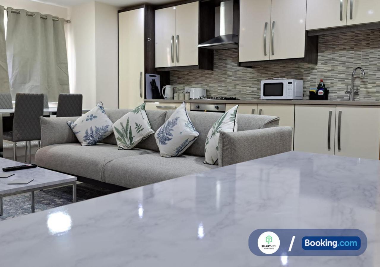 Modern 2 Bed 2 Bath Apartment Free Parking Watford  Exterior photo