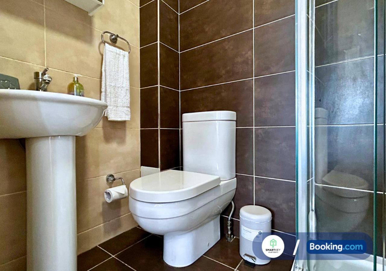 Modern 2 Bed 2 Bath Apartment Free Parking Watford  Exterior photo