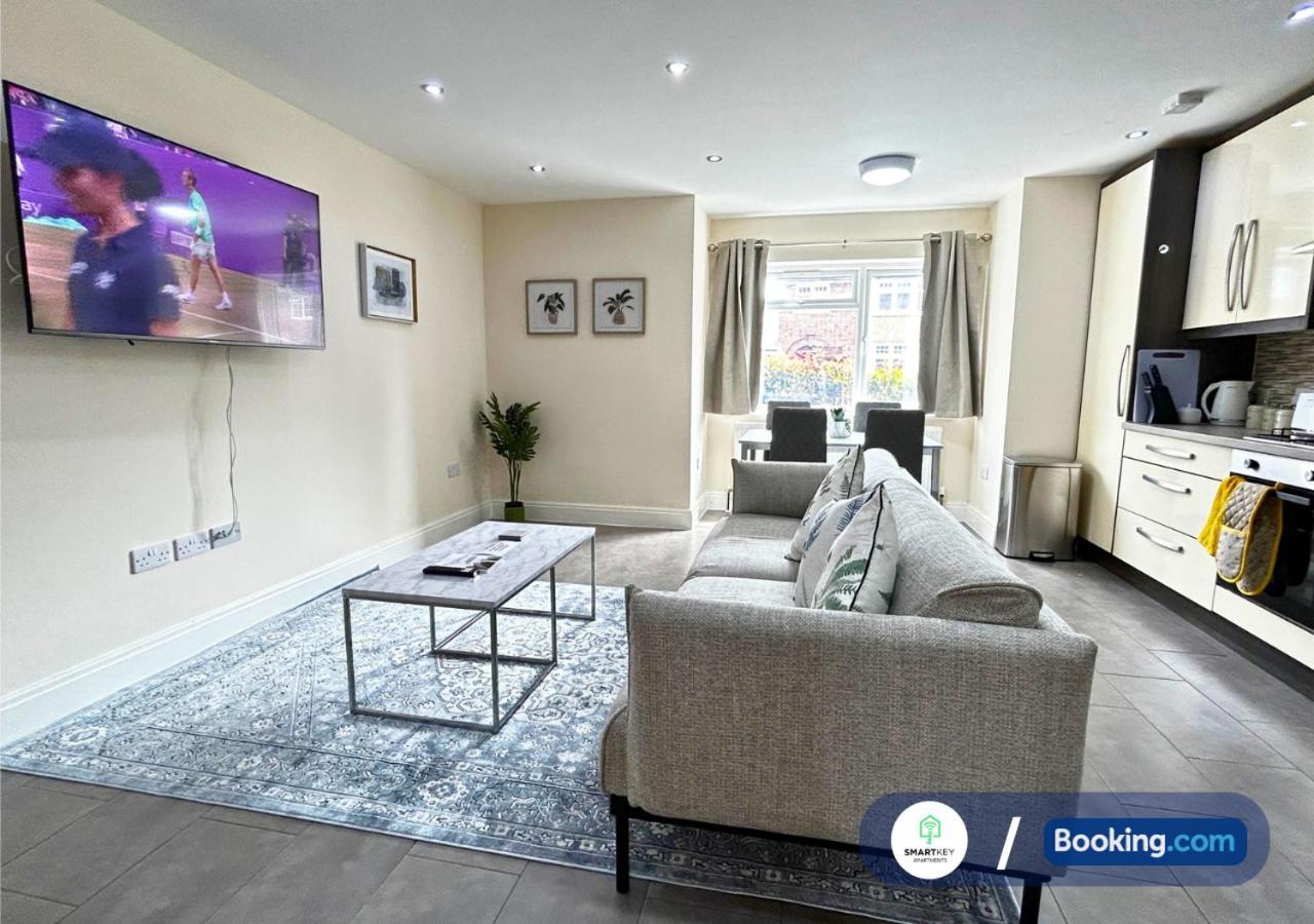 Modern 2 Bed 2 Bath Apartment Free Parking Watford  Exterior photo