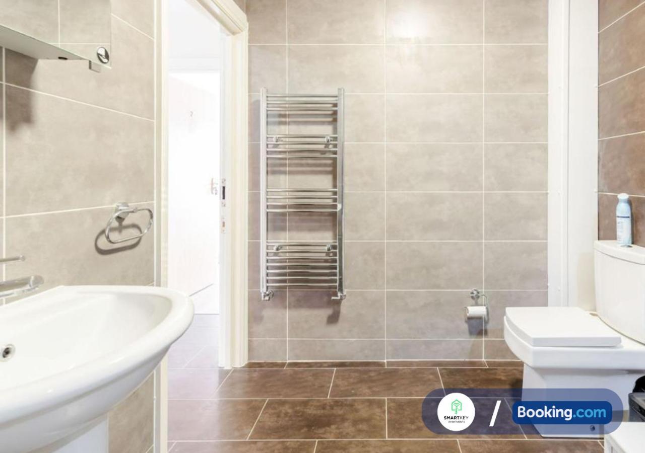 Modern 2 Bed 2 Bath Apartment Free Parking Watford  Exterior photo