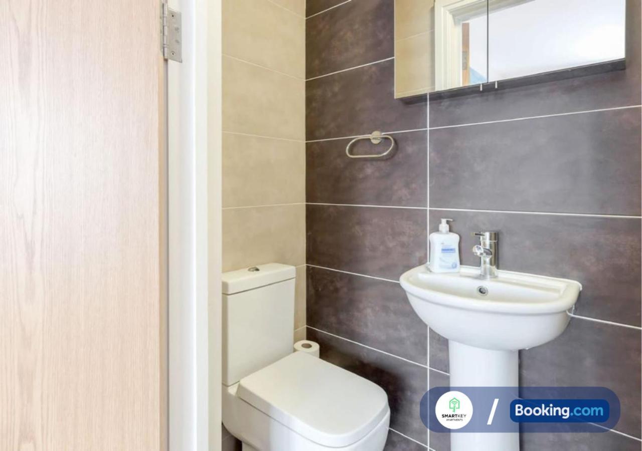 Modern 2 Bed 2 Bath Apartment Free Parking Watford  Exterior photo