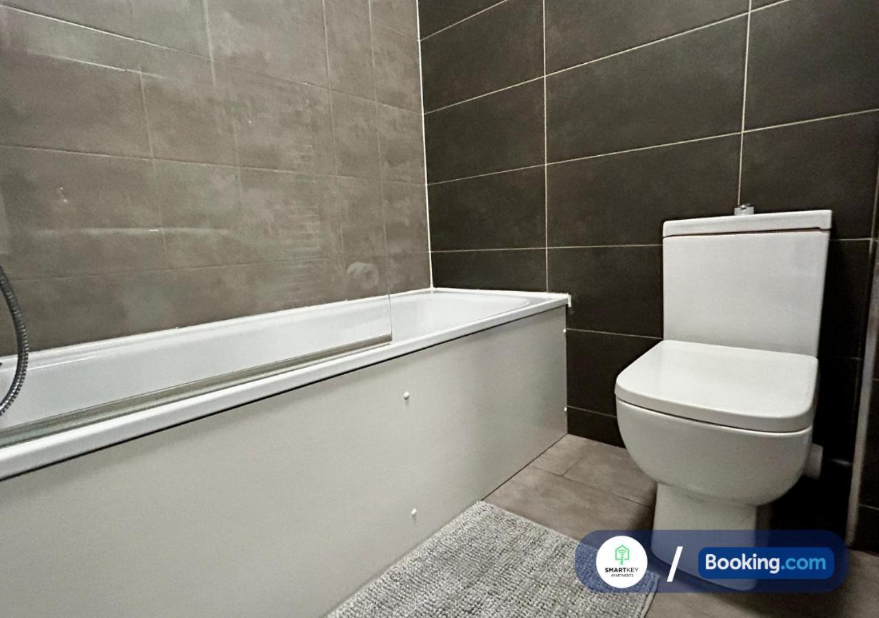 Modern 2 Bed 2 Bath Apartment Free Parking Watford  Exterior photo