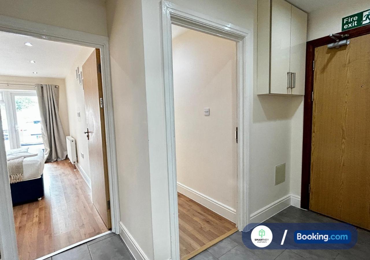 Modern 2 Bed 2 Bath Apartment Free Parking Watford  Exterior photo