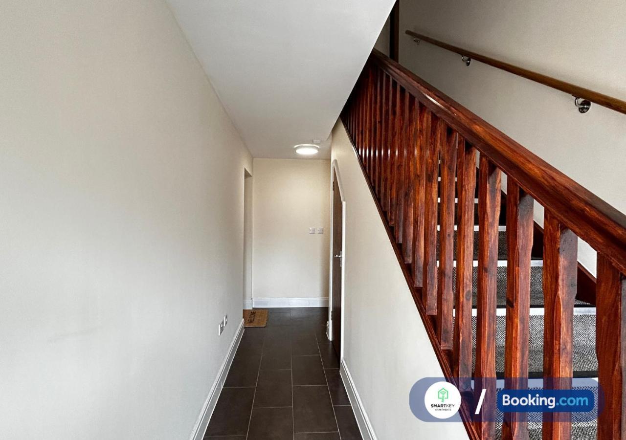 Modern 2 Bed 2 Bath Apartment Free Parking Watford  Exterior photo